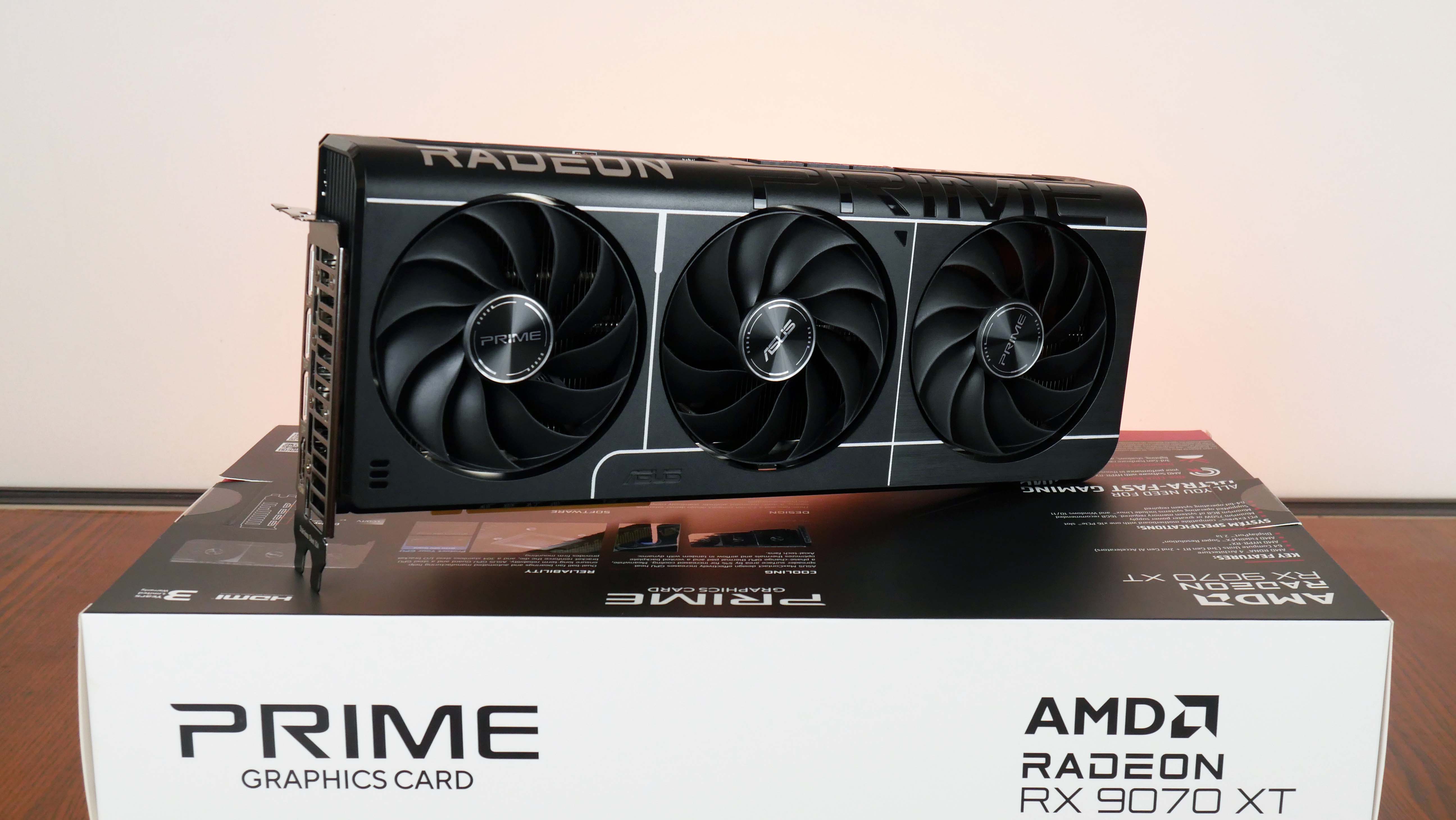 美品ASUS Radeon RX 9070 XT 16GB OC asus_prime_rx9070xt_o16g_radeo